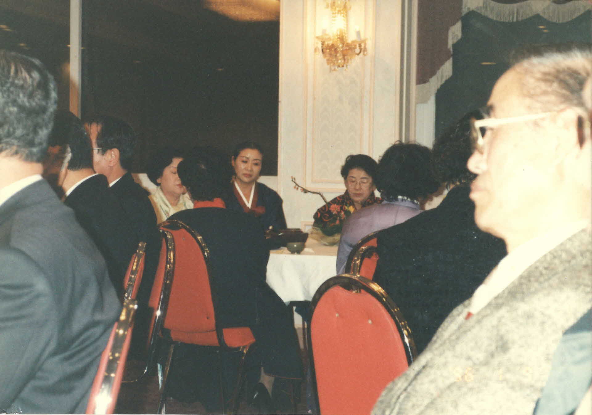 96 새해맞이 어울림 행사-테이블, 여자5, 멀리서