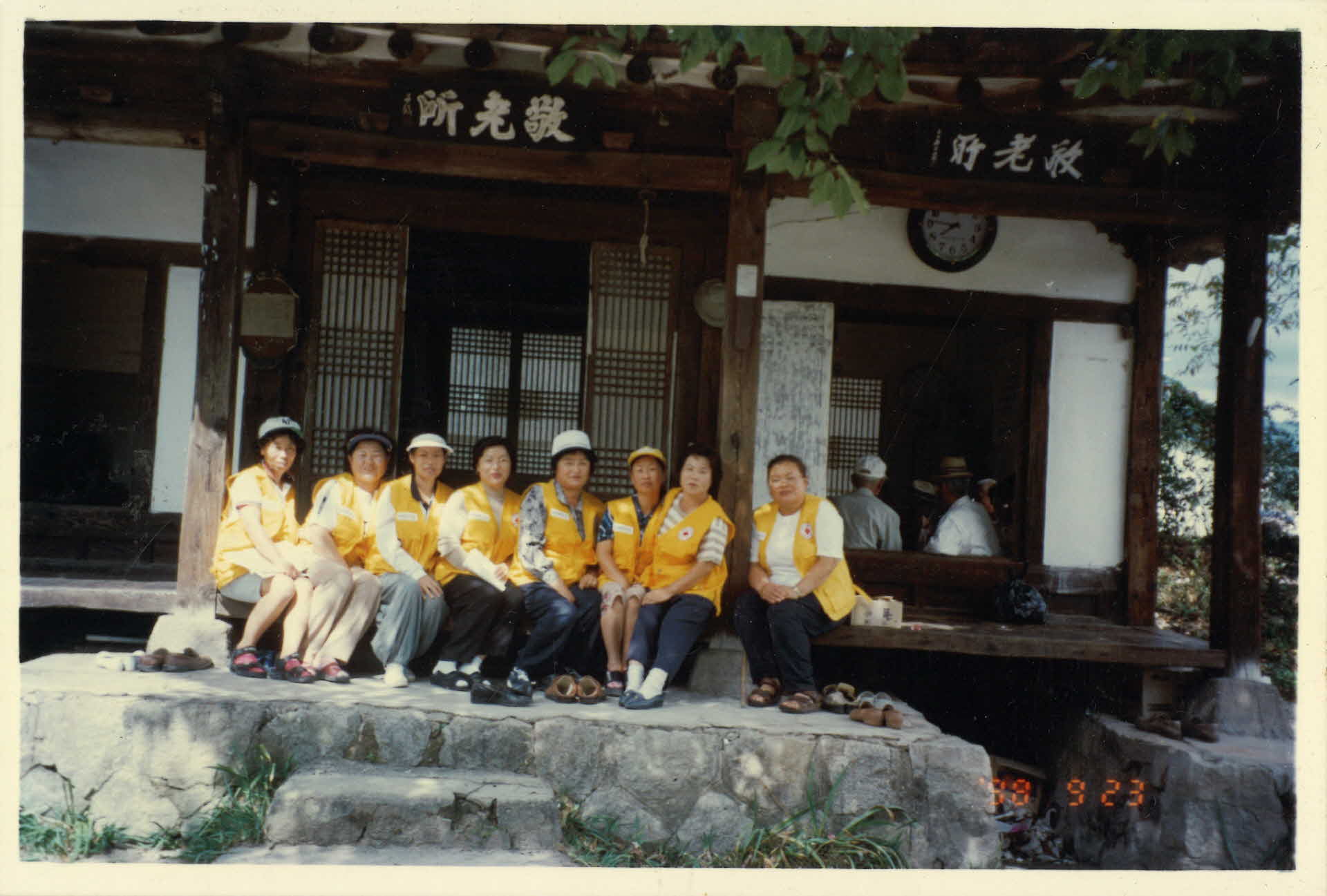 순흥 복도각내 노인정 도배 봉사 및 월례회 사진