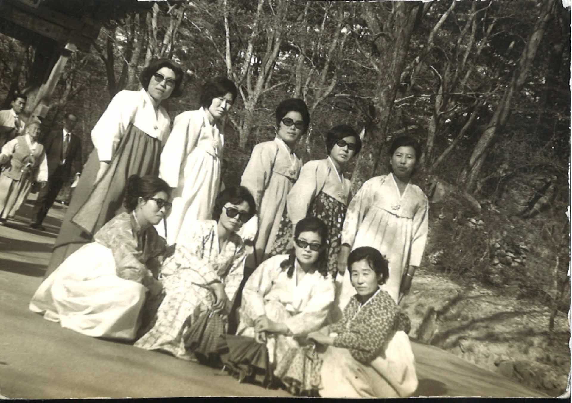 소수서원 단체2-나무배경