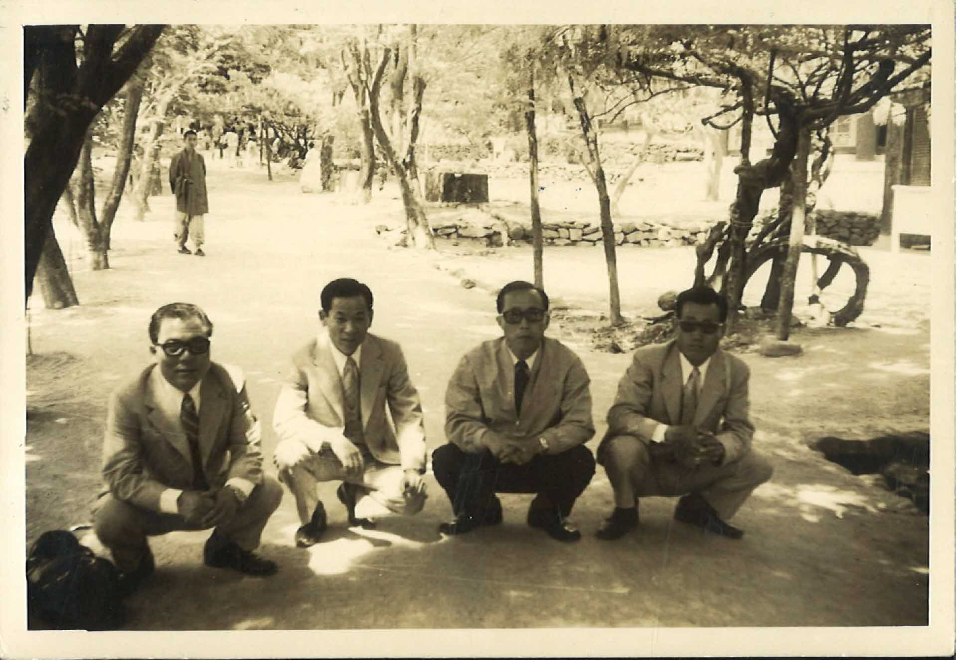 여행사진 남4-길에앉아서