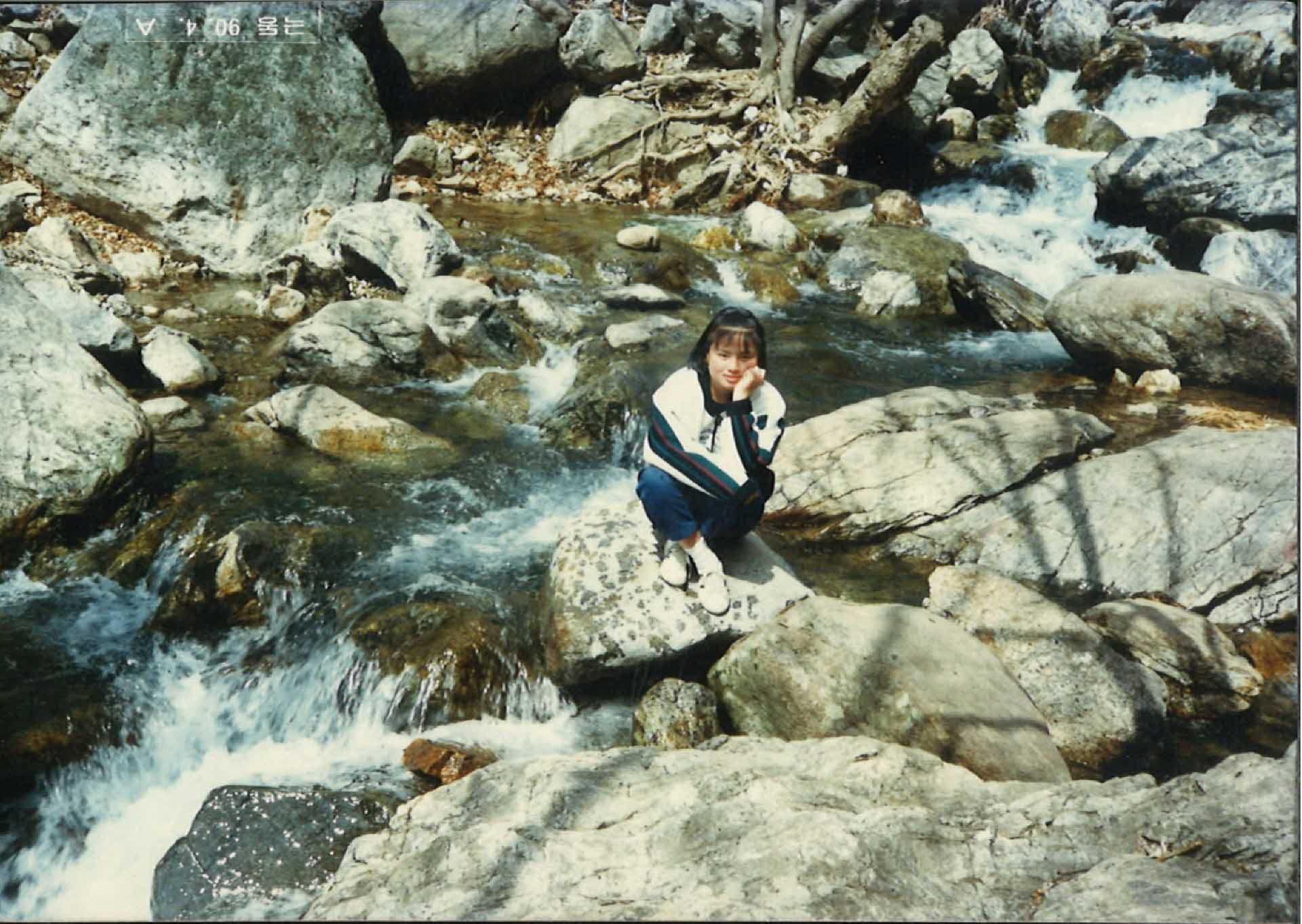 계곡-여학생1