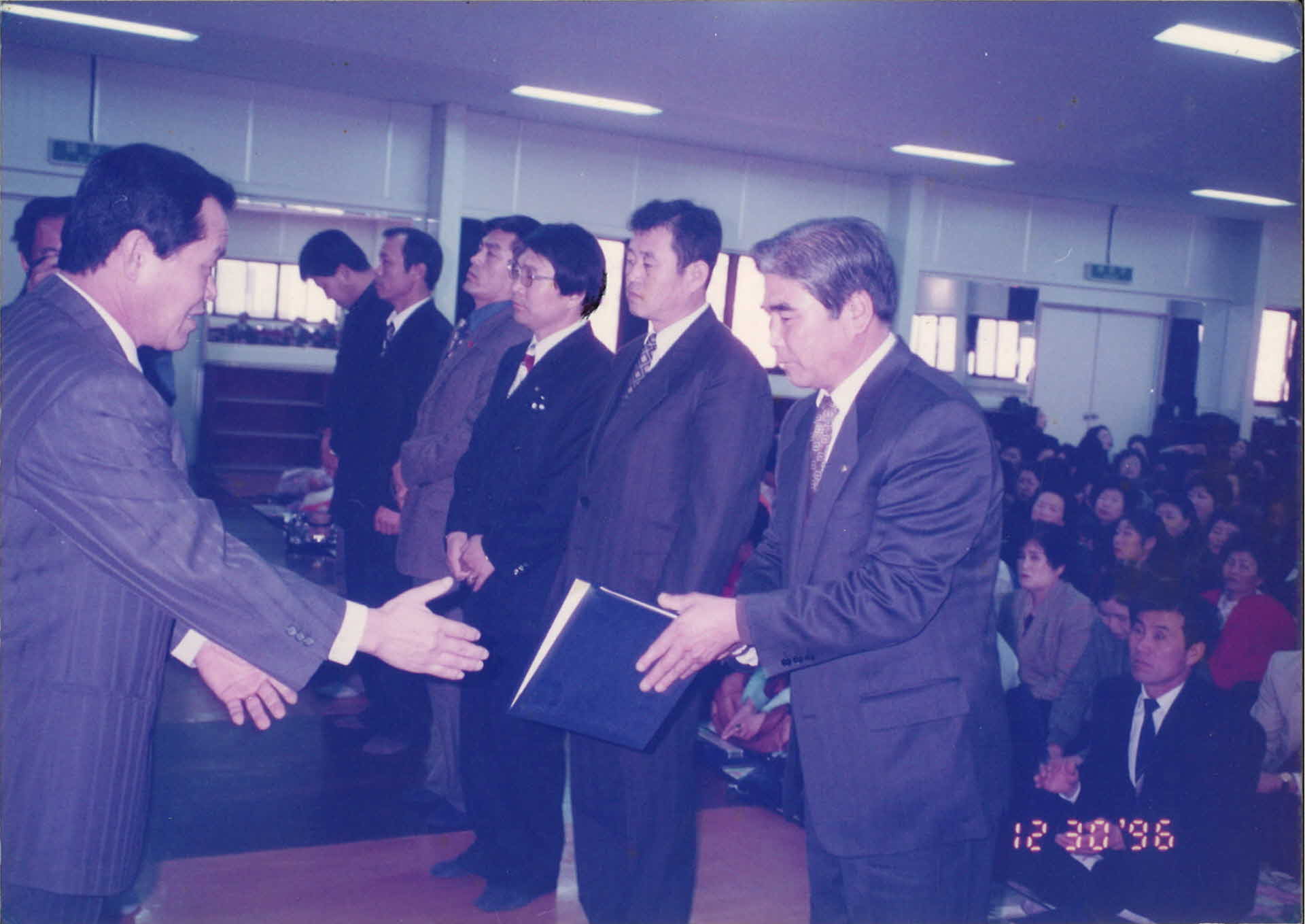 행사사진-시상식,악수