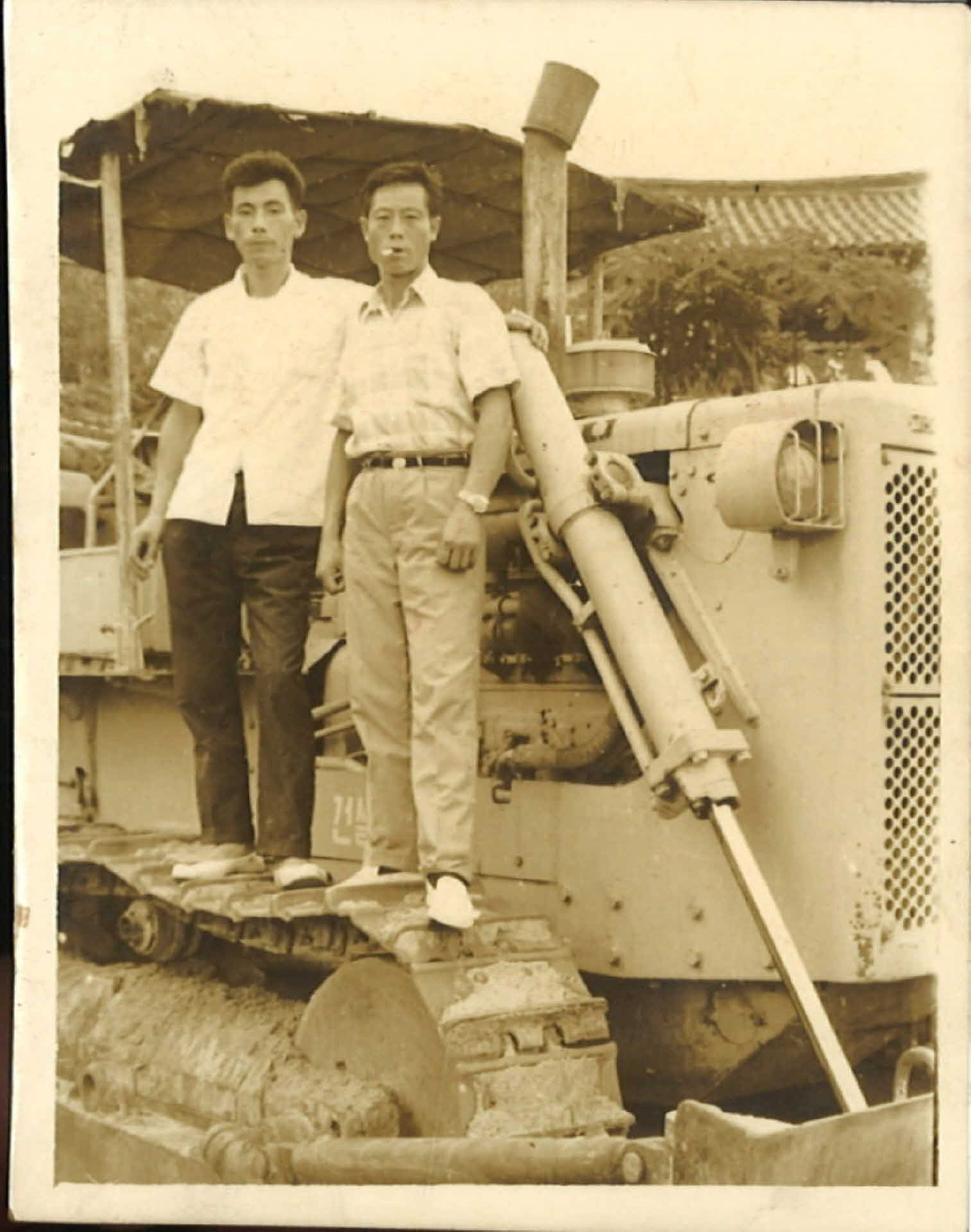 성냥공장 사진-불도저, 남2