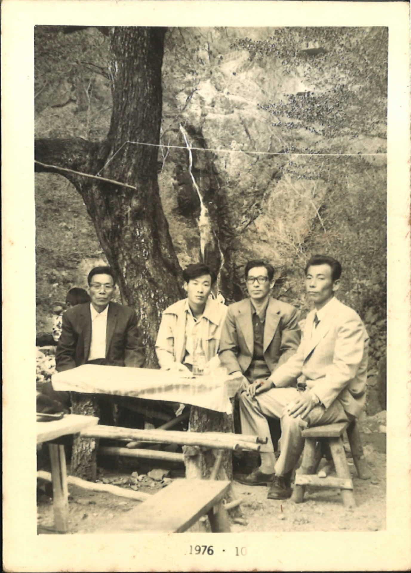 성냥공장 직원 여행사진-테이블