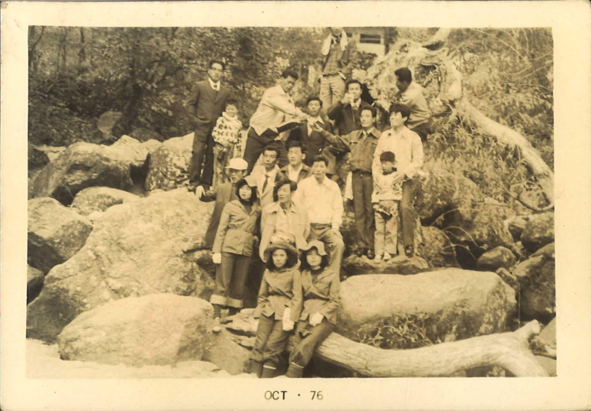 성냥공장 직원 여행사진-바위, 단체