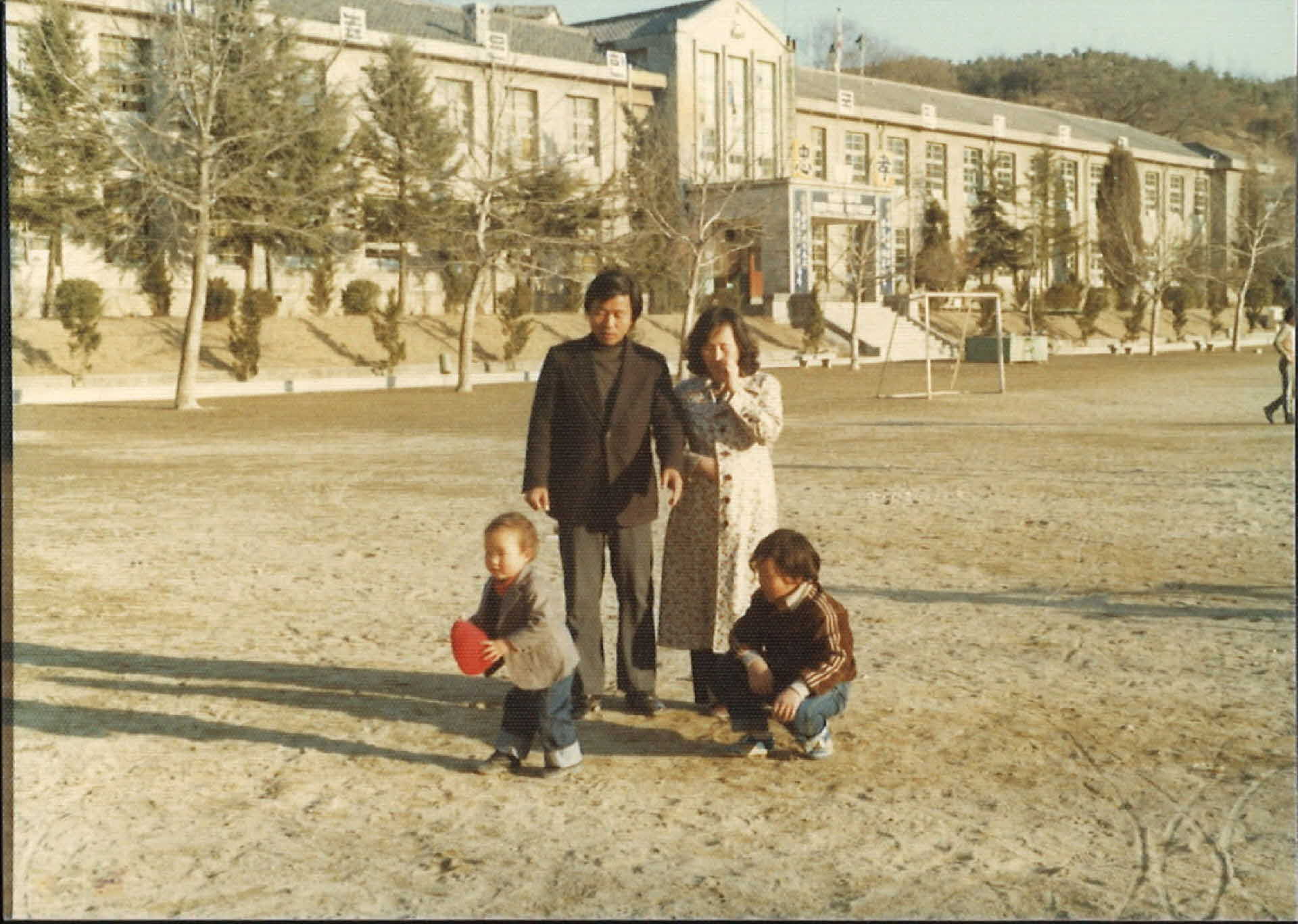 영주서부초등학교에서 가족사진