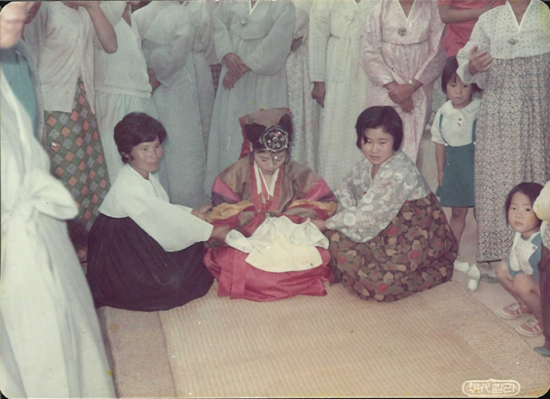 사진 -전통혼례를 하는 신부의 모습