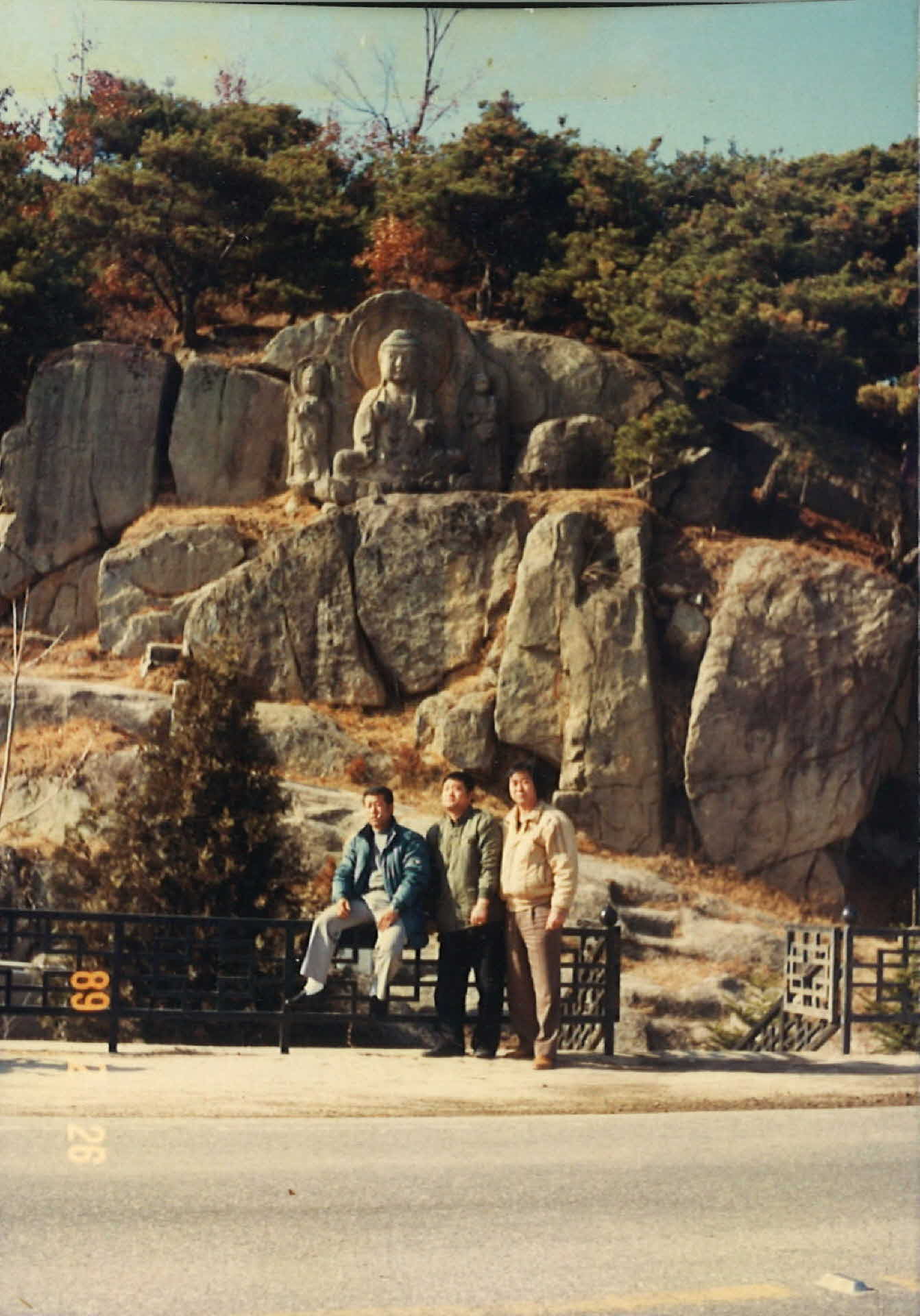 사진-불상앞 세사람