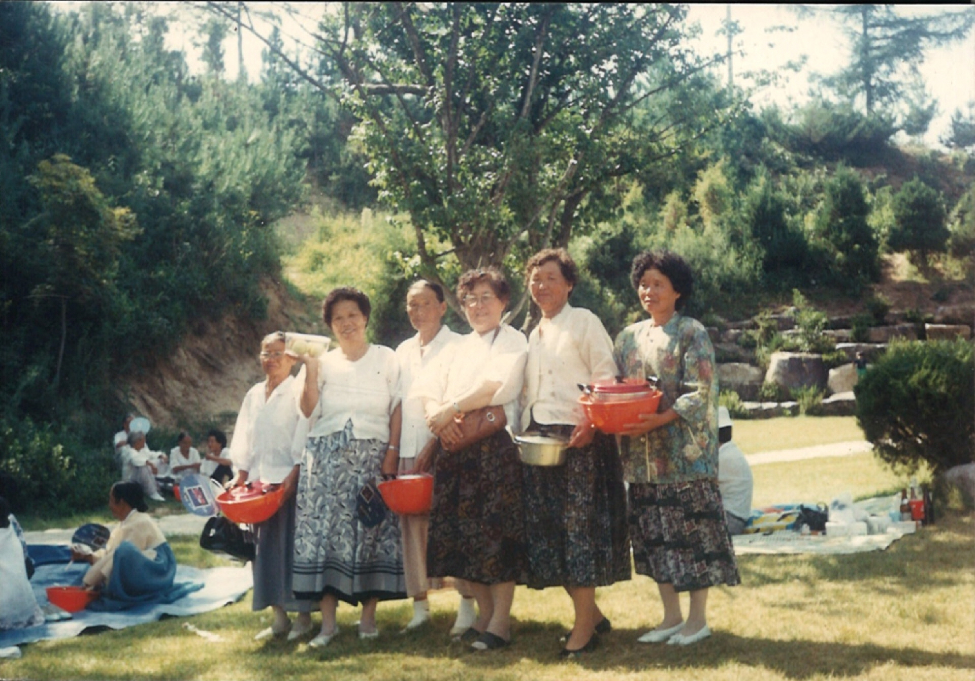 부녀들의 야유회 사진(칼라)