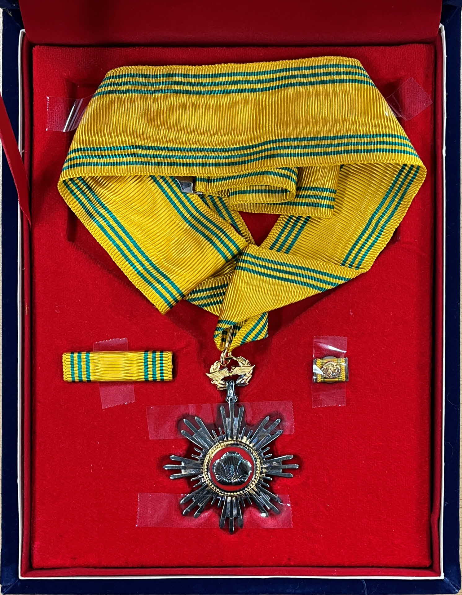 교육분야 국민훈장 동백장 메달